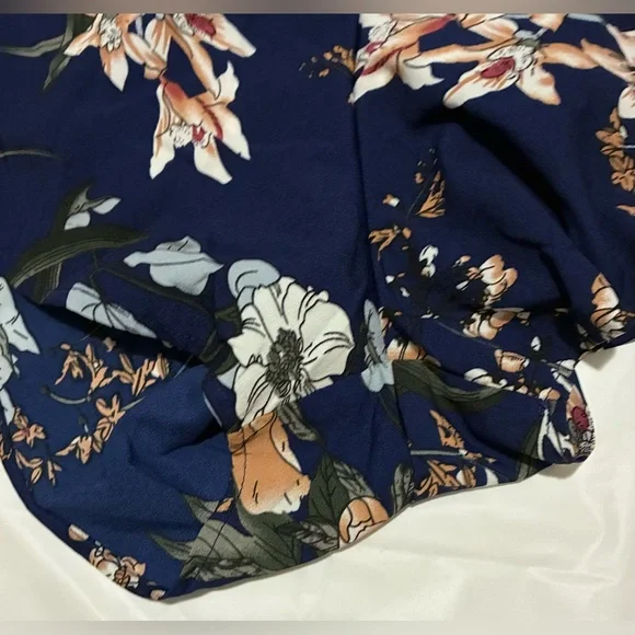 LACE FLORAL ROMPER - Picture 4 of 8